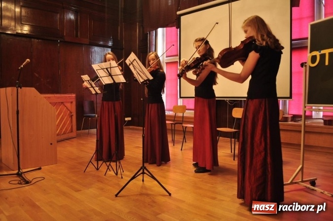 Zdjęcie w galerii na portalu naszraciborz.pl: Zespół Szkół Ogólnokształcących nr 1, czyli… nie tylko Kasprowicz  wiadomości z regionu