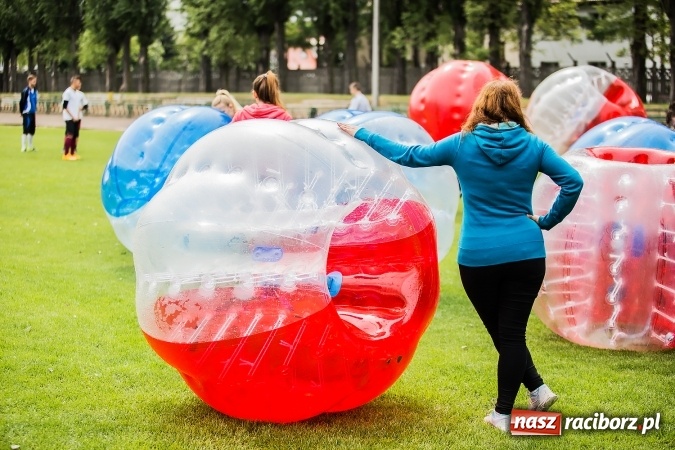 Zdjęcie w galerii na portalu naszraciborz.pl: Bitwa na balony i Fight Ball w pierwszy dzień Raciborskich Juwenaliów wiadomości z regionu