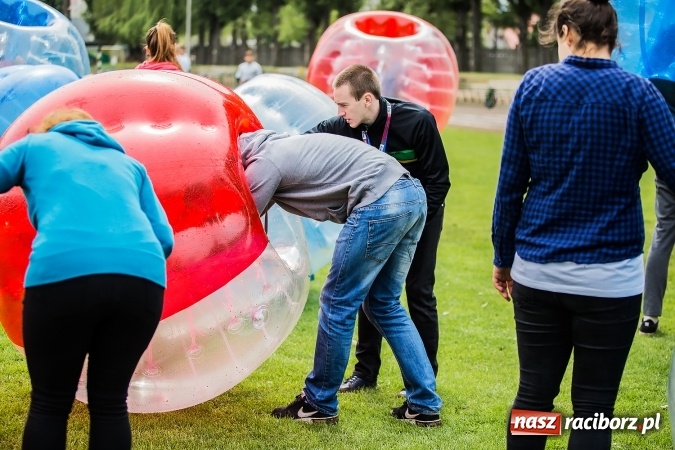 Zdjęcie w galerii na portalu naszraciborz.pl: Bitwa na balony i Fight Ball w pierwszy dzień Raciborskich Juwenaliów wiadomości z regionu
