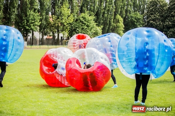 Zdjęcie w galerii na portalu naszraciborz.pl: Bitwa na balony i Fight Ball w pierwszy dzień Raciborskich Juwenaliów wiadomości z regionu