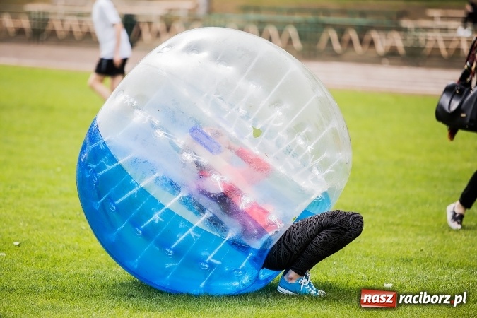 Zdjęcie w galerii na portalu naszraciborz.pl: Bitwa na balony i Fight Ball w pierwszy dzień Raciborskich Juwenaliów wiadomości z regionu