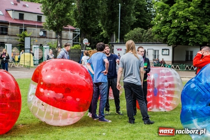 Zdjęcie w galerii na portalu naszraciborz.pl: Bitwa na balony i Fight Ball w pierwszy dzień Raciborskich Juwenaliów wiadomości z regionu