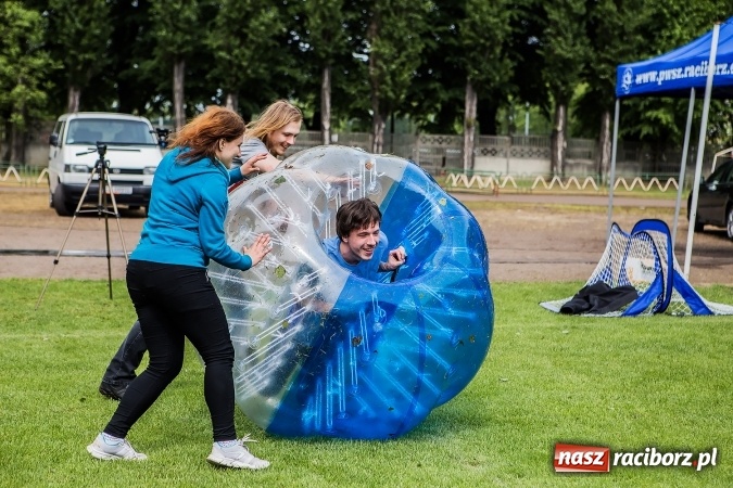 Zdjęcie w galerii na portalu naszraciborz.pl: Bitwa na balony i Fight Ball w pierwszy dzień Raciborskich Juwenaliów wiadomości z regionu