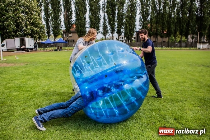 Zdjęcie w galerii na portalu naszraciborz.pl: Bitwa na balony i Fight Ball w pierwszy dzień Raciborskich Juwenaliów wiadomości z regionu