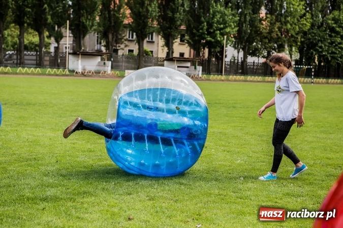 Zdjęcie w galerii na portalu naszraciborz.pl: Bitwa na balony i Fight Ball w pierwszy dzień Raciborskich Juwenaliów wiadomości z regionu