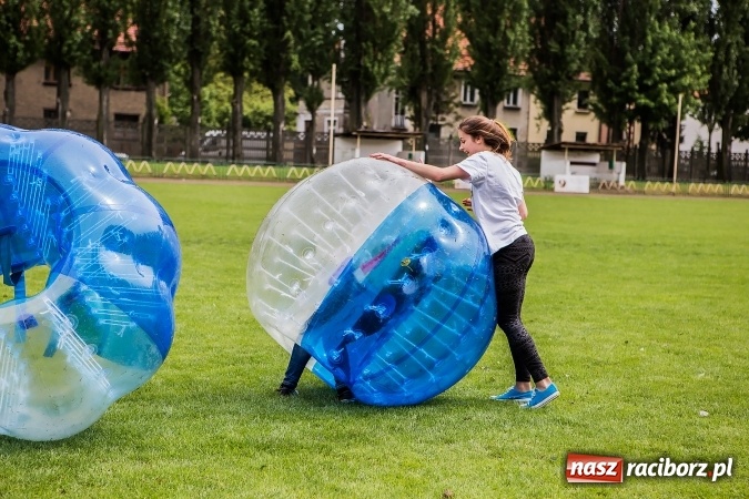 Zdjęcie w galerii na portalu naszraciborz.pl: Bitwa na balony i Fight Ball w pierwszy dzień Raciborskich Juwenaliów wiadomości z regionu