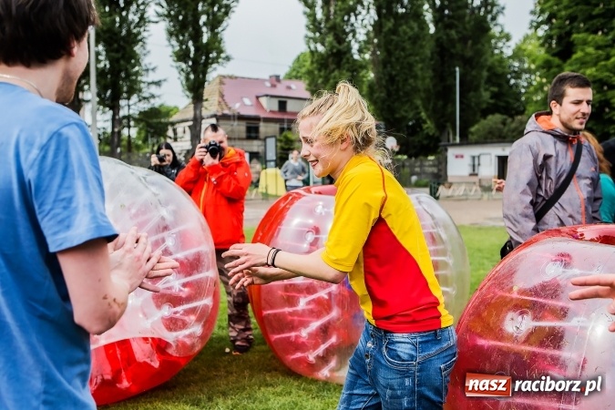 Zdjęcie w galerii na portalu naszraciborz.pl: Bitwa na balony i Fight Ball w pierwszy dzień Raciborskich Juwenaliów wiadomości z regionu