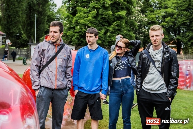 Zdjęcie w galerii na portalu naszraciborz.pl: Bitwa na balony i Fight Ball w pierwszy dzień Raciborskich Juwenaliów wiadomości z regionu