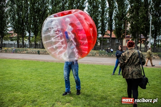 Zdjęcie w galerii na portalu naszraciborz.pl: Bitwa na balony i Fight Ball w pierwszy dzień Raciborskich Juwenaliów wiadomości z regionu