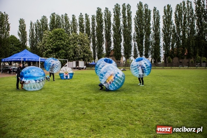 Zdjęcie w galerii na portalu naszraciborz.pl: Bitwa na balony i Fight Ball w pierwszy dzień Raciborskich Juwenaliów wiadomości z regionu