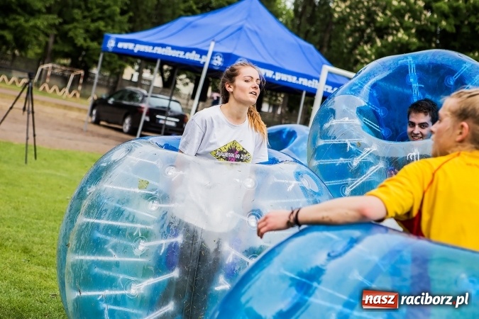 Zdjęcie w galerii na portalu naszraciborz.pl: Bitwa na balony i Fight Ball w pierwszy dzień Raciborskich Juwenaliów wiadomości z regionu