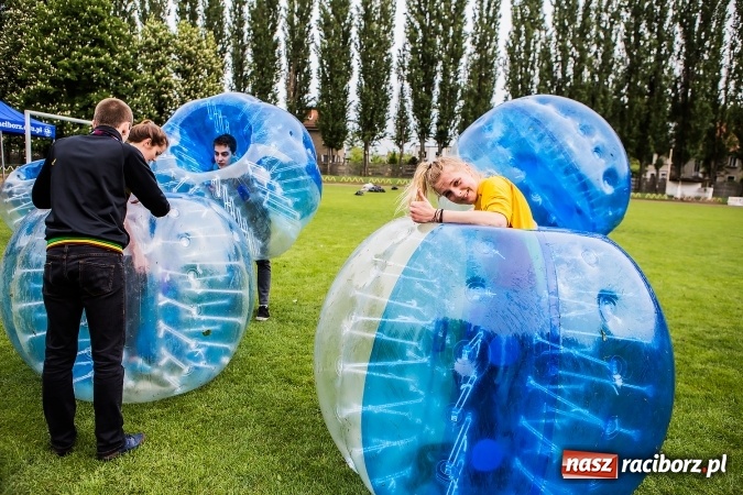 Zdjęcie w galerii na portalu naszraciborz.pl: Bitwa na balony i Fight Ball w pierwszy dzień Raciborskich Juwenaliów wiadomości z regionu