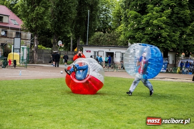 Zdjęcie w galerii na portalu naszraciborz.pl: Bitwa na balony i Fight Ball w pierwszy dzień Raciborskich Juwenaliów wiadomości z regionu