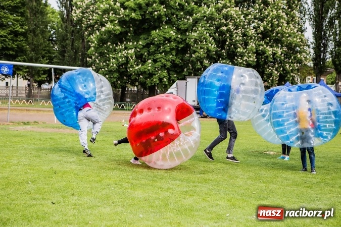 Zdjęcie w galerii na portalu naszraciborz.pl: Bitwa na balony i Fight Ball w pierwszy dzień Raciborskich Juwenaliów wiadomości z regionu