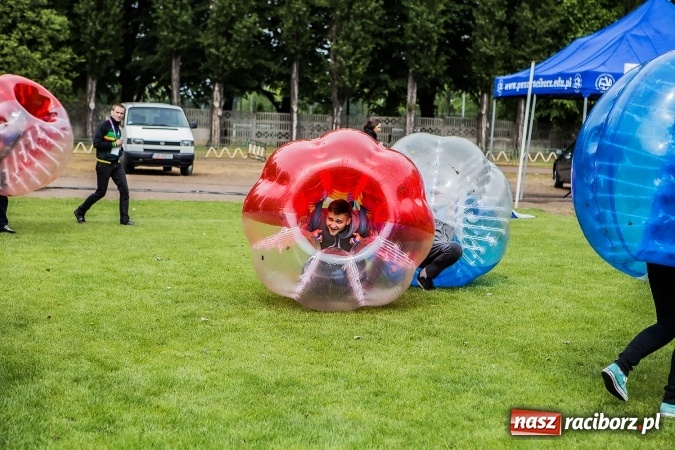 Zdjęcie w galerii na portalu naszraciborz.pl: Bitwa na balony i Fight Ball w pierwszy dzień Raciborskich Juwenaliów wiadomości z regionu