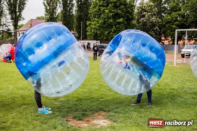 Zdjęcie w galerii na portalu naszraciborz.pl: Bitwa na balony i Fight Ball w pierwszy dzień Raciborskich Juwenaliów wiadomości z regionu