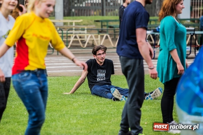 Zdjęcie w galerii na portalu naszraciborz.pl: Bitwa na balony i Fight Ball w pierwszy dzień Raciborskich Juwenaliów wiadomości z regionu