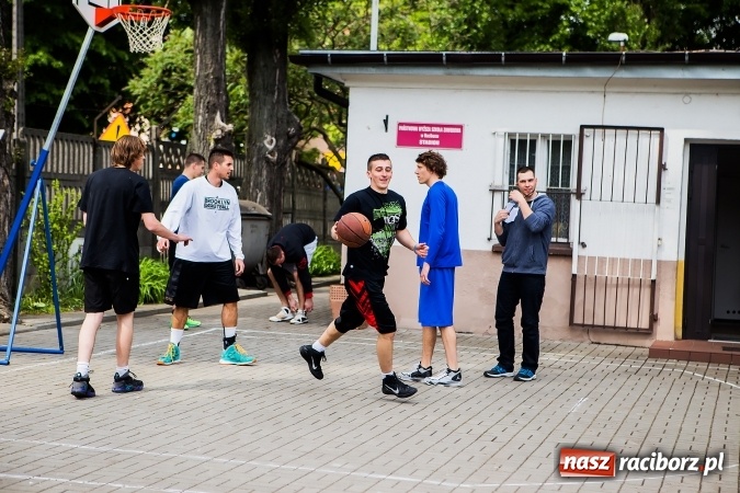 Zdjęcie w galerii na portalu naszraciborz.pl: Bitwa na balony i Fight Ball w pierwszy dzień Raciborskich Juwenaliów wiadomości z regionu