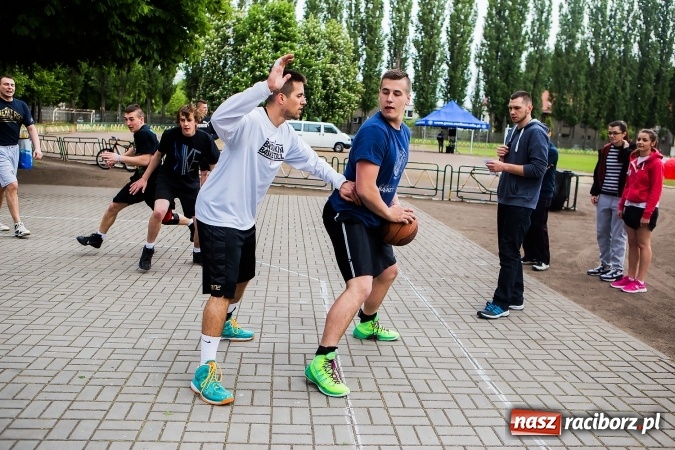 Zdjęcie w galerii na portalu naszraciborz.pl: Bitwa na balony i Fight Ball w pierwszy dzień Raciborskich Juwenaliów wiadomości z regionu