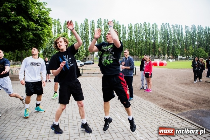 Zdjęcie w galerii na portalu naszraciborz.pl: Bitwa na balony i Fight Ball w pierwszy dzień Raciborskich Juwenaliów wiadomości z regionu