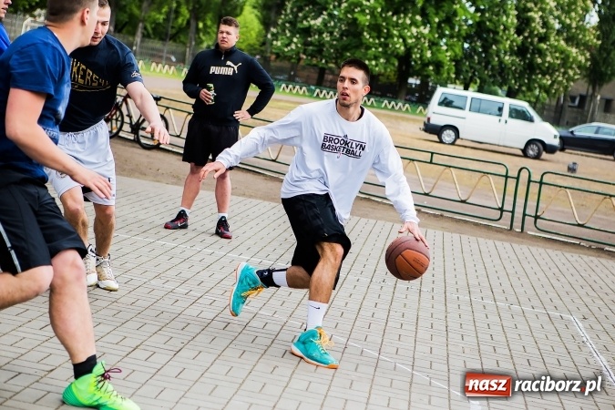 Zdjęcie w galerii na portalu naszraciborz.pl: Bitwa na balony i Fight Ball w pierwszy dzień Raciborskich Juwenaliów wiadomości z regionu