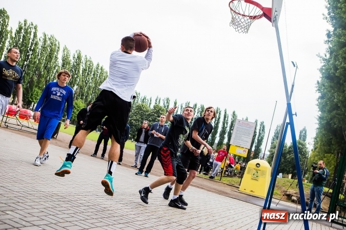 Zdjęcie w galerii na portalu naszraciborz.pl: Bitwa na balony i Fight Ball w pierwszy dzień Raciborskich Juwenaliów wiadomości z regionu