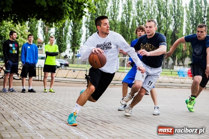 Zdjęcie w galerii na portalu naszraciborz.pl: Bitwa na balony i Fight Ball w pierwszy dzień Raciborskich Juwenaliów wiadomości z regionu