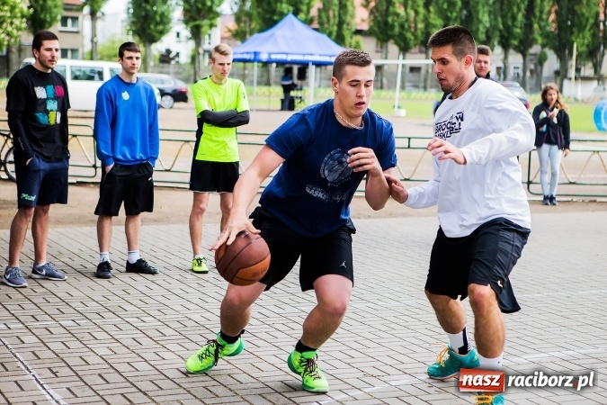 Zdjęcie w galerii na portalu naszraciborz.pl: Bitwa na balony i Fight Ball w pierwszy dzień Raciborskich Juwenaliów wiadomości z regionu