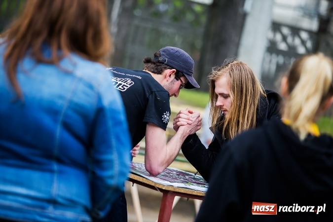 Zdjęcie w galerii na portalu naszraciborz.pl: Bitwa na balony i Fight Ball w pierwszy dzień Raciborskich Juwenaliów wiadomości z regionu