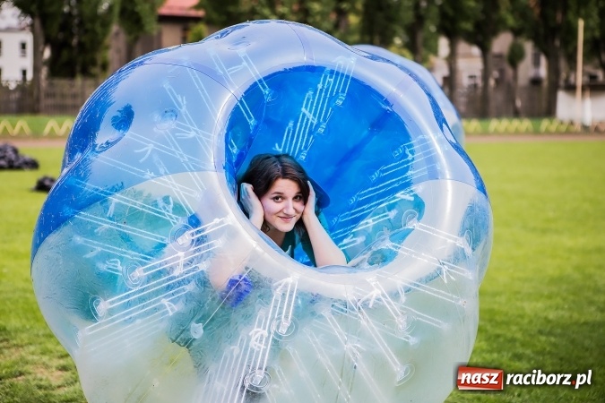Zdjęcie w galerii na portalu naszraciborz.pl: Bitwa na balony i Fight Ball w pierwszy dzień Raciborskich Juwenaliów wiadomości z regionu