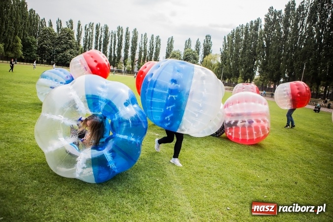 Zdjęcie w galerii na portalu naszraciborz.pl: Bitwa na balony i Fight Ball w pierwszy dzień Raciborskich Juwenaliów wiadomości z regionu
