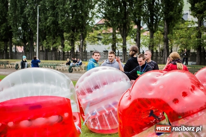 Zdjęcie w galerii na portalu naszraciborz.pl: Bitwa na balony i Fight Ball w pierwszy dzień Raciborskich Juwenaliów wiadomości z regionu