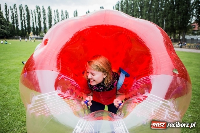 Zdjęcie w galerii na portalu naszraciborz.pl: Bitwa na balony i Fight Ball w pierwszy dzień Raciborskich Juwenaliów wiadomości z regionu