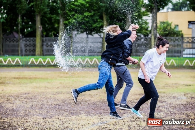 Zdjęcie w galerii na portalu naszraciborz.pl: Bitwa na balony i Fight Ball w pierwszy dzień Raciborskich Juwenaliów wiadomości z regionu