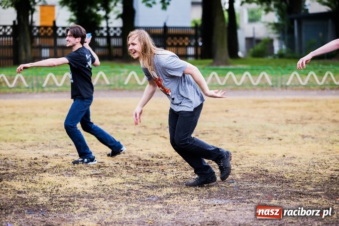 Zdjęcie w galerii na portalu naszraciborz.pl: Bitwa na balony i Fight Ball w pierwszy dzień Raciborskich Juwenaliów wiadomości z regionu