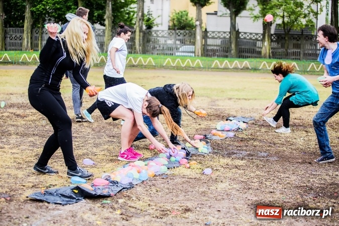 Zdjęcie w galerii na portalu naszraciborz.pl: Bitwa na balony i Fight Ball w pierwszy dzień Raciborskich Juwenaliów wiadomości z regionu