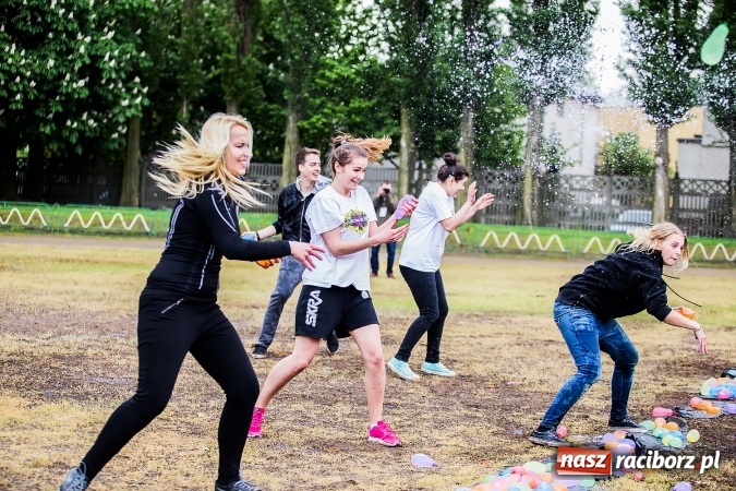 Zdjęcie w galerii na portalu naszraciborz.pl: Bitwa na balony i Fight Ball w pierwszy dzień Raciborskich Juwenaliów wiadomości z regionu