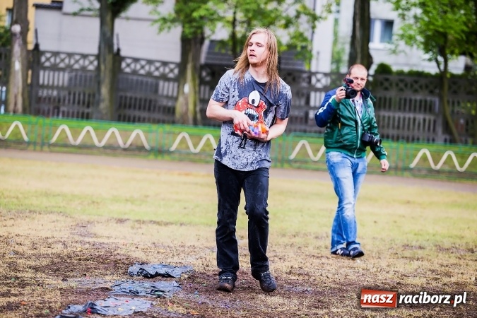 Zdjęcie w galerii na portalu naszraciborz.pl: Bitwa na balony i Fight Ball w pierwszy dzień Raciborskich Juwenaliów wiadomości z regionu