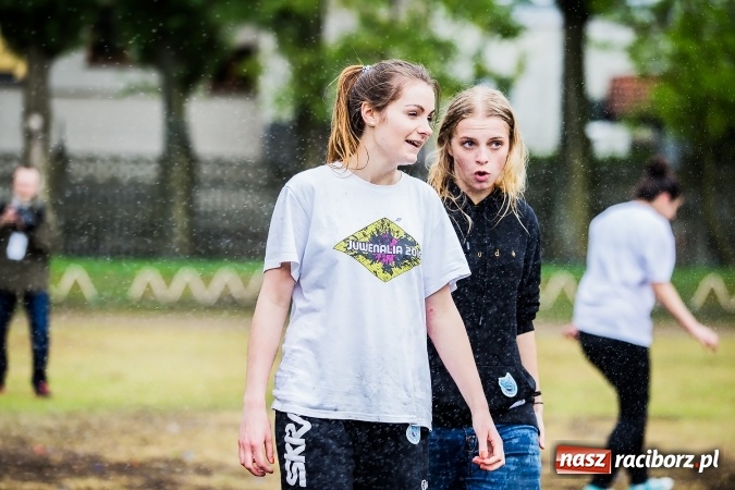 Zdjęcie w galerii na portalu naszraciborz.pl: Bitwa na balony i Fight Ball w pierwszy dzień Raciborskich Juwenaliów wiadomości z regionu