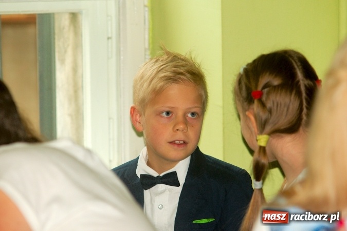 Zdjęcie w galerii na portalu naszraciborz.pl: W Młodzieżowym Domu Kultury śpiewali po niemiecku wiadomości z regionu