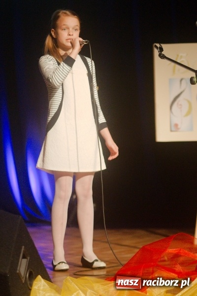 Zdjęcie w galerii na portalu naszraciborz.pl: W Młodzieżowym Domu Kultury śpiewali po niemiecku wiadomości z regionu