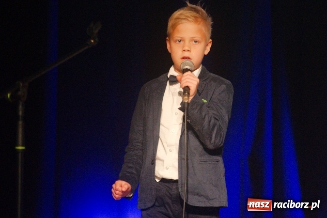 Zdjęcie w galerii na portalu naszraciborz.pl: W Młodzieżowym Domu Kultury śpiewali po niemiecku wiadomości z regionu