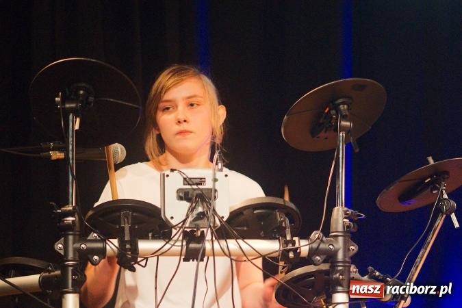 Zdjęcie w galerii na portalu naszraciborz.pl: W Młodzieżowym Domu Kultury śpiewali po niemiecku wiadomości z regionu