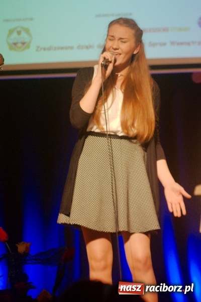 Zdjęcie w galerii na portalu naszraciborz.pl: W Młodzieżowym Domu Kultury śpiewali po niemiecku wiadomości z regionu