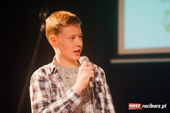 Zdjęcie w galerii na portalu naszraciborz.pl: W Młodzieżowym Domu Kultury śpiewali po niemiecku wiadomości z regionu