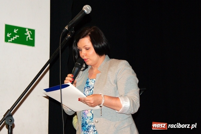 Zdjęcie w galerii na portalu naszraciborz.pl: W Młodzieżowym Domu Kultury śpiewali po niemiecku wiadomości z regionu