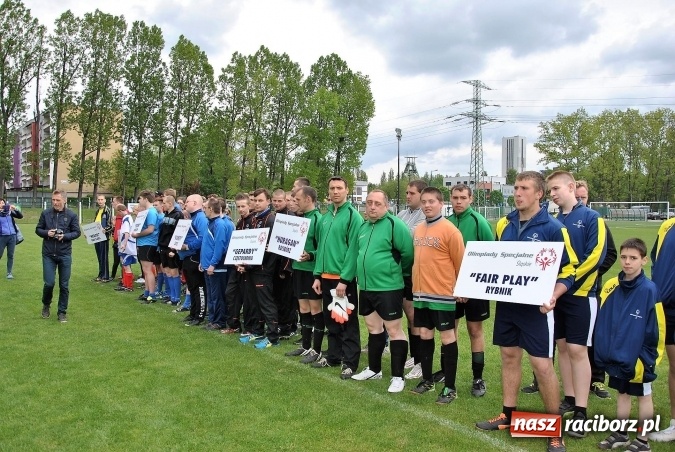 Zdjęcie w galerii na portalu naszraciborz.pl: Huragan Racibórz na podium turnieju piłki nożnej w Rudzie Śląskiej  wiadomości z regionu