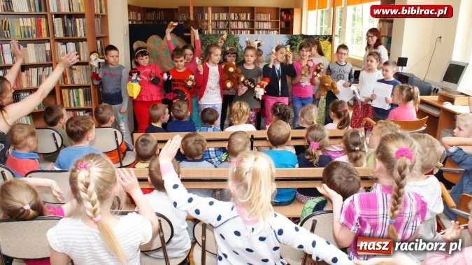 Zdjęcie w galerii na portalu naszraciborz.pl: Teatr, gra i imieniny Koziołka Matołka, czyli Biblioteka inspiruje od najmłodszych lat  wiadomości z regionu
