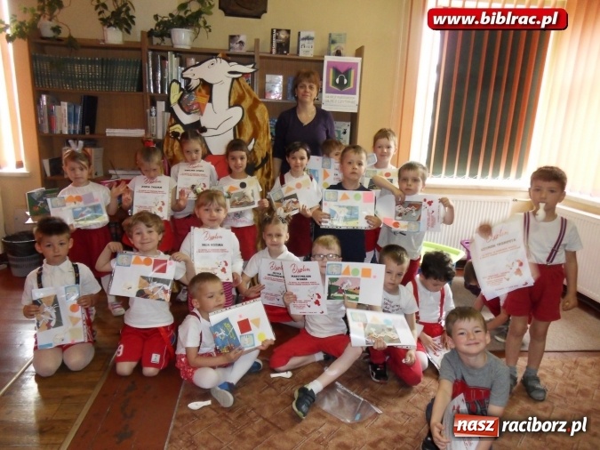 Zdjęcie w galerii na portalu naszraciborz.pl: Teatr, gra i imieniny Koziołka Matołka, czyli Biblioteka inspiruje od najmłodszych lat  wiadomości z regionu