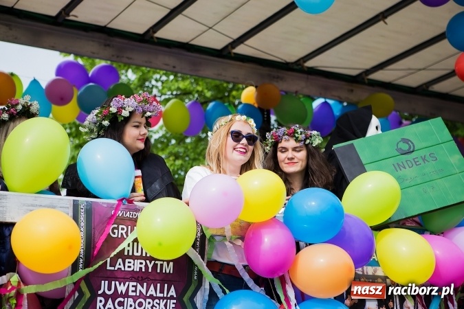 Zdjęcie w galerii na portalu naszraciborz.pl: Juwenalia 2016. Przejazd studentów na Zamek Piastowski wiadomości z regionu